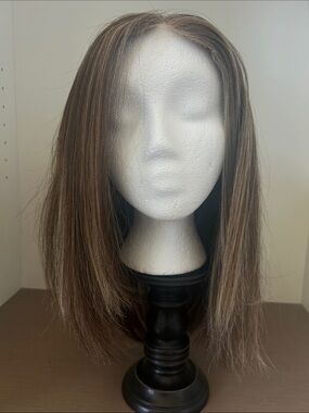 Estetica Locklan synthetic wig hand, tied lace, front mono, top caramel kiss